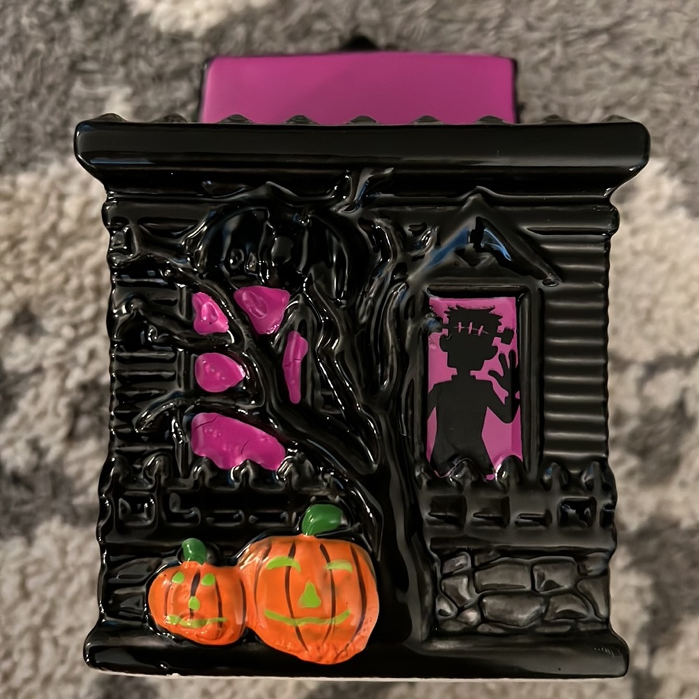 Bath & Body Works Halloween Haunted House soap holder, EUC! - Picture 3 of 6